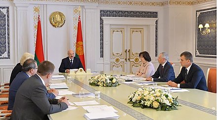 На госслужбу надо привлекать самых лучших и опытных управленцев – Александр Лукашенко