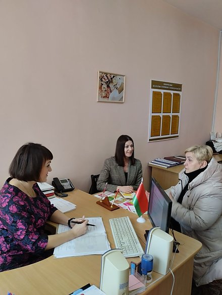 Акция по бесплатному консультированию граждан прошла в отделе загса Вороновского райисполкома с участием нотариуса