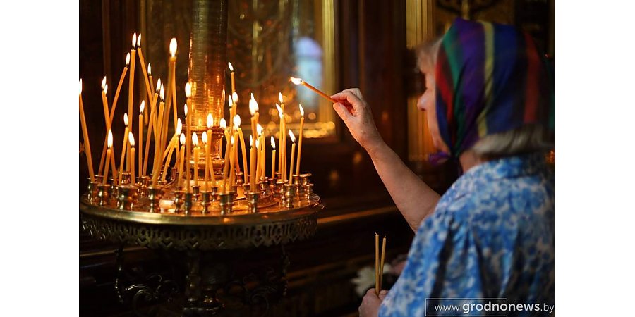 Православные верующие празднуют Рождество Пресвятой Богородицы