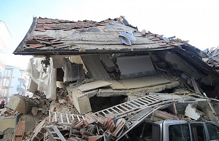 Землетрясение в Турции: пострадали более 1600 человек
