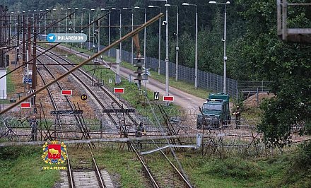 «Колючка» на железнодорожных путях на границе с Беларусью