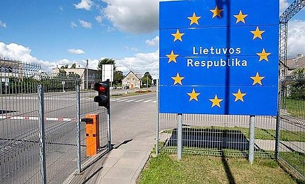 Литовские силовики избили и выбросили беременную иностранку на линию границы