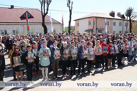 В одном строю бессмертном. Патриотическое шествие «Беларусь помнит» в Вороново