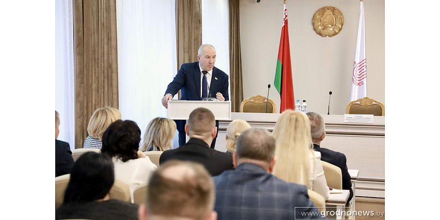 «Задача у белорусов – выбрать лидера, который гарантирует спокойную, мирную жизнь». Помощник Президента – инспектор по Гродненской области Юрий Караев встретился с коллективом Гродненского облпотребобщества