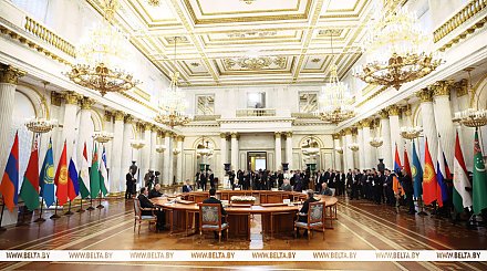 Рабочий визит Александра Лукашенко в Россию продолжился неформальной встречей лидеров стран СНГ в Эрмитаже