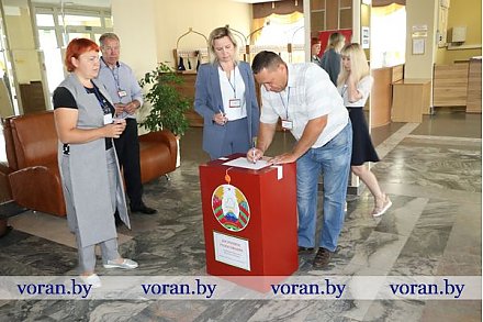 На Вороновщине открылись избирательные участки. Досрочное голосование началось (Дополнено)