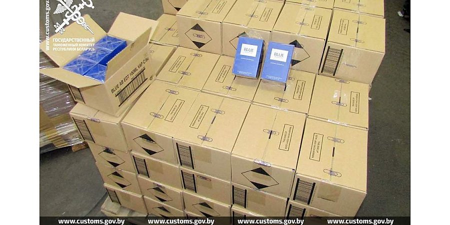Косметику и духи на 250 тысяч рублей литовский перевозчик попытался нелегально ввезти в Беларусь
