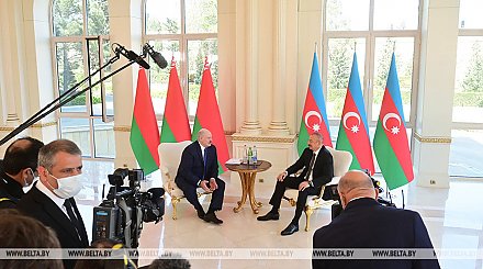 Александр Лукашенко и Алиев проводят встречу в президентском дворце "Загульба"