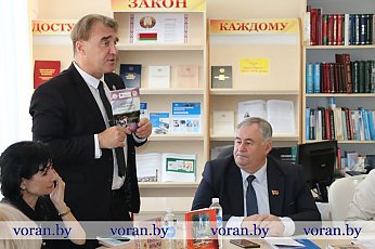 Нацыянальнае адзінства праз літаратуру і краязнаўства. Дыялогавая пляцоўка прайшла ў Воранаўскай раённай бібліятэцы