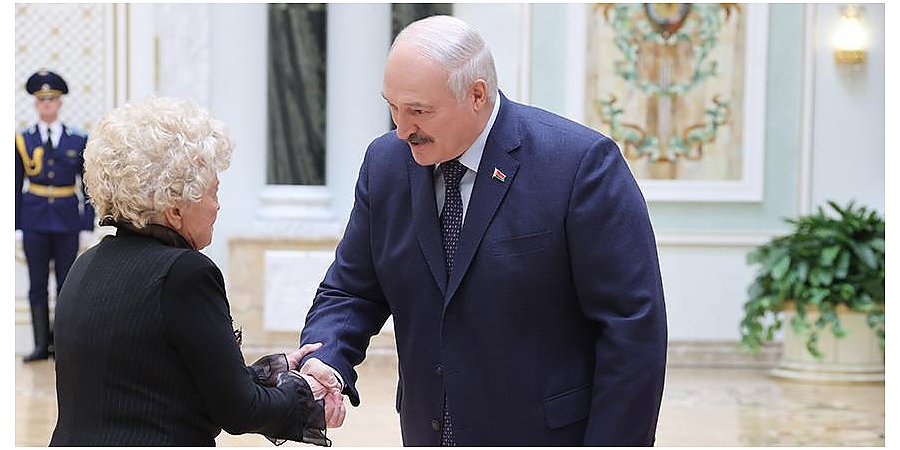 "Такие люди сейчас на вес золота". Александр Лукашенко дал боевое задание известной белорусской фронтовичке и всем ветеранам