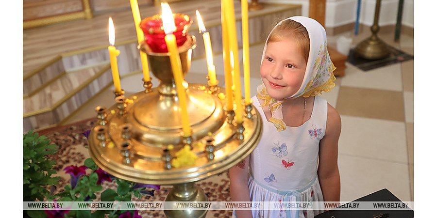 Православные верующие празднуют Успение Пресвятой Богородицы