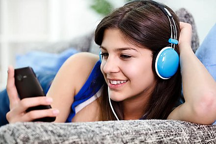 Две крупнейшие соцсети ограничили прослушивание музыки 30 минутами в день