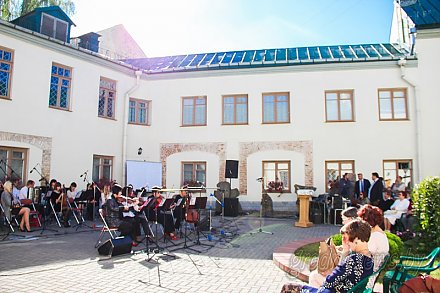 Корону короля ВКЛ можно примерить в музее истории религии