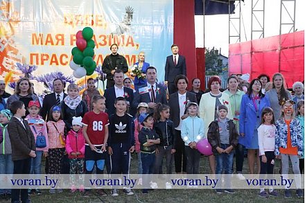 Кульминацией мероприятий  Дня Независимости в Вороново стали республиканская акция «Споем гимн вместе» и праздничный салют