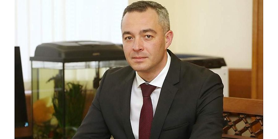 Ремонт дорог, жилищное и транспортное обеспечение. Субботнюю прямую линию провел заместитель председателя облисполкома Виталий Невера