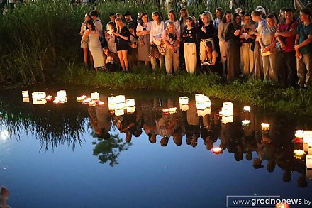 Волшебный фестиваль водных фонариков прошел в парке Жилибера в Гродно