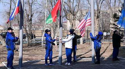 Марина Василевская и Анастасия Ленкова подняли флаг Беларуси на космодроме Байконур