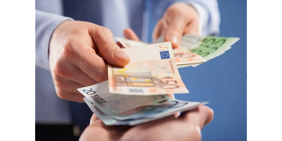 В ЕС жители будут платить за электроэнергию на 54% больше, чем в 2020-м. Какие меры принимают власти?