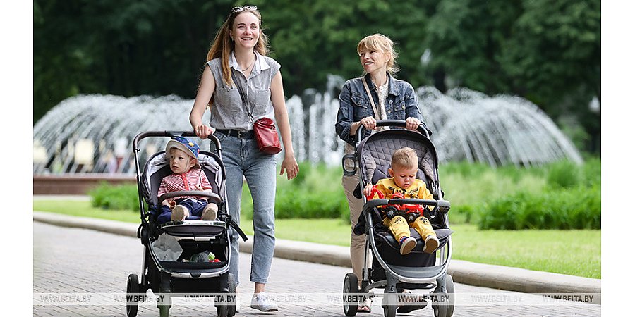 Пособия на детей до трех лет увеличат в Беларуси с 1 августа