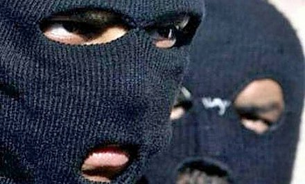 В Лиде двое мужчин в масках украли из салона сотовой связи 35 мобильных телефонов