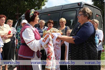 Навіянкаўцы са зваротным візітам пабывалі ў гасцях у жыхароў вёскі Утканы