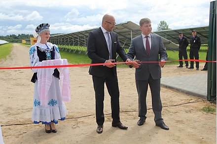 Cолнечная электростанция мощностью 2,5 МВт открылась в Щучине в районе бывшего аэродрома