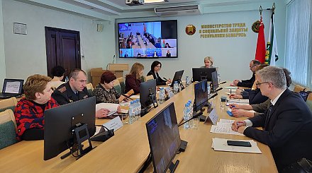 Равные права и возможности. Гендерную политику в Беларуси обсудили в Минтруда
