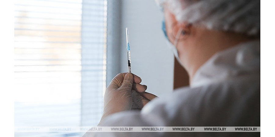 Александр Лукашенко: в ближайшее время в Беларуси начнут разливать свою вакцину от COVID-19