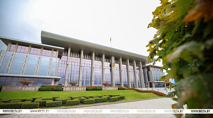 "Вами гордится страна!" Александр Лукашенко вручил награды заслуженным аграриям Беларуси