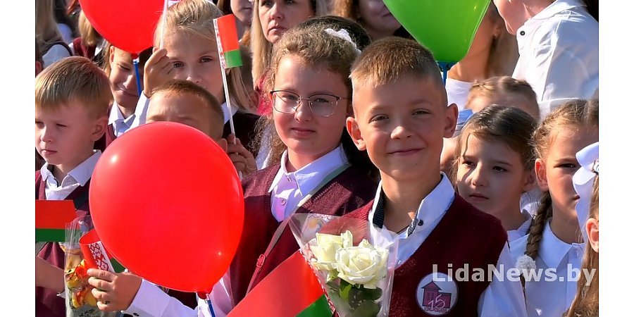 Плата за школьные учебники повысилась: сколько придется отдать за пособия в 2025/26 учебном году?