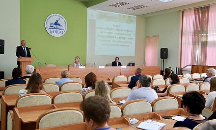 "Здесь внедряют лучшие технологии в образовательный процесс". Юрий Караев встретился с коллективом Гродненского областного института развития образования