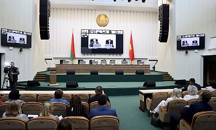 Обеспеченность кадрами и защита рынка от серого импорта. В Гродно обсудили актуальные вопросы сферы легкой промышленности