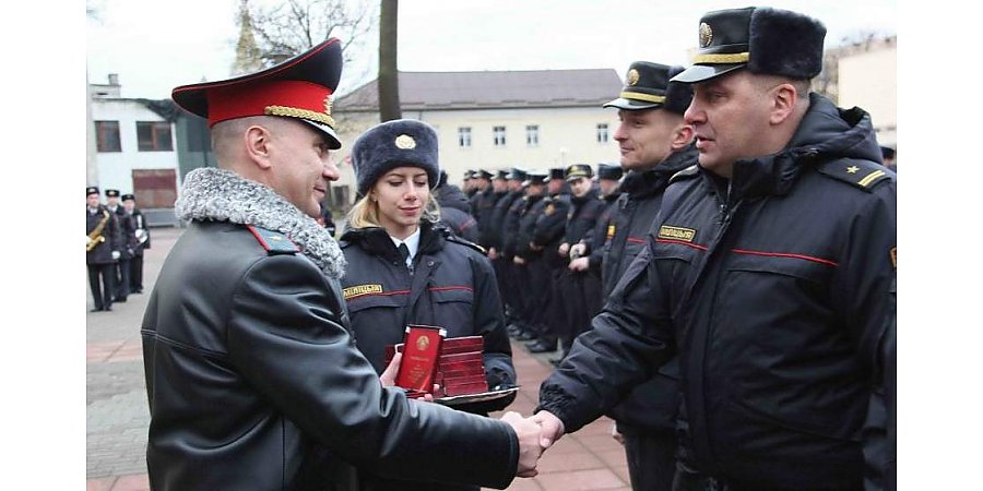Замминистра внутренних дел Геннадий Казакевич вручил награды сотрудникам гродненской милиции