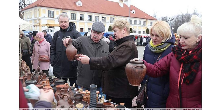 Art creates an image and generates income. Cultural experts propose to facilitate the export of works of art and allow the sale of souvenirs in craft centers