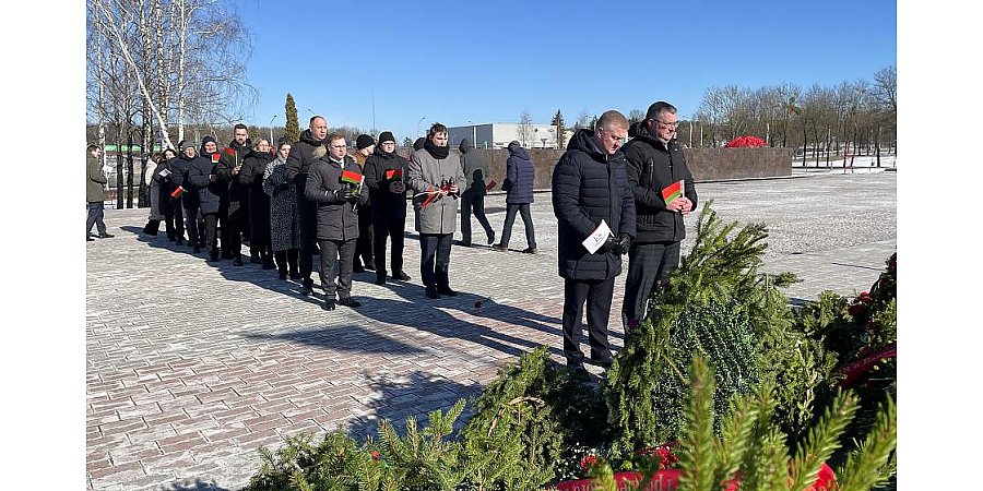80 лампад памяти зажгли энергетики Гродненщины, увековечив подвиг героев Великой Отечественной войны