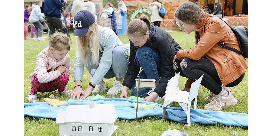 Десятки праздничных локаций и развлечения для каждого гостя. Августовский канал открыл весенне-летний сезон