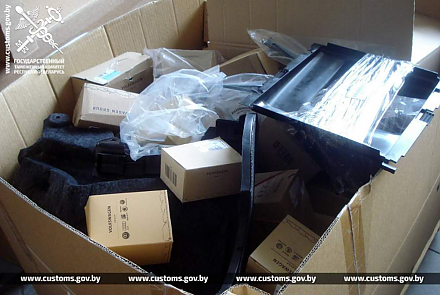 Литовский перевозчик пытался скрыть от таможенников запчасти стоимостью 75 тысяч рублей