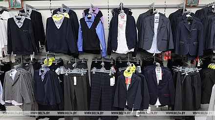 Деловой стиль с элементами госсимволики. В Минске обсудили единую форму одежды школьников