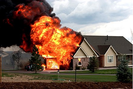 За выходные в Беларуси на пожарах погибли 12 человек, из них один ребенок