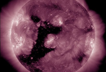 На Земле началась третья за год магнитная буря