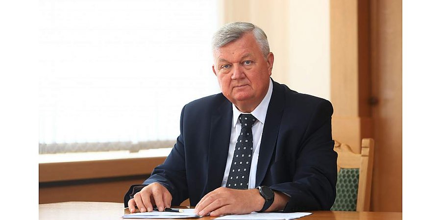 Ремонт кровли, медицинское обслуживание, пенсионное обеспечение. Субботнюю прямую линию провел первый заместитель председателя облисполкома Иван Жук