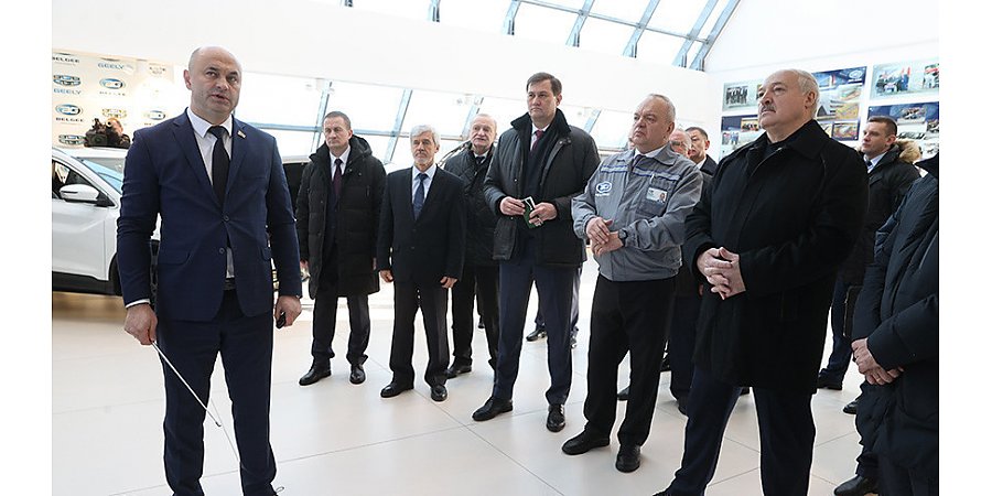 Александр Лукашенко поручил правительству во что бы то ни стало удовлетворить спрос населения на отечественные авто