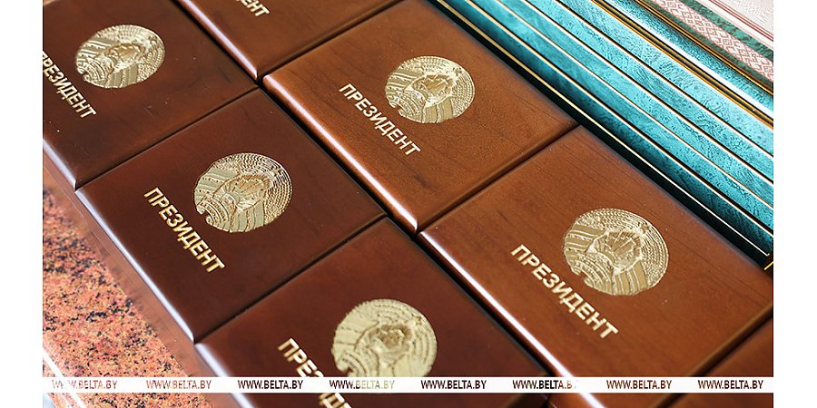 За профессионализм, талант и преданность делу. Турчин вручил госнаграды представителям различных сфер