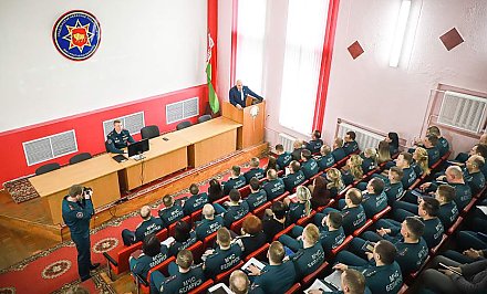 Юрий Караев встретился с коллективом областного управления МЧС в рамках единого дня информирования