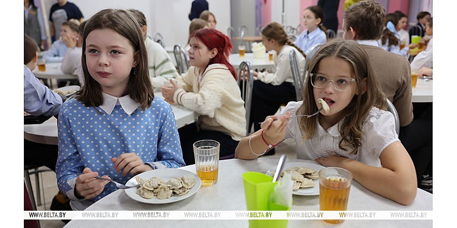 За пиццей и сосисками в тесте - очередь, а каша и пельмени - в отходы. Почему так - спросили у школьников