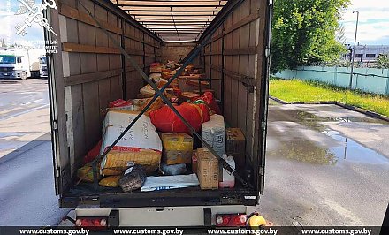 Таможенники пресекли поставки партии иностранной одежды из России