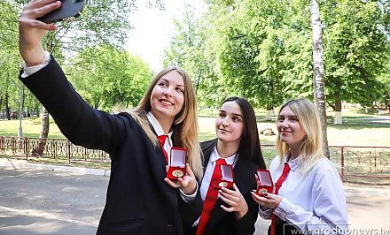 Сколько выпускников на Гродненщине получат золотую медаль и в каких районах области больше всего медалистов