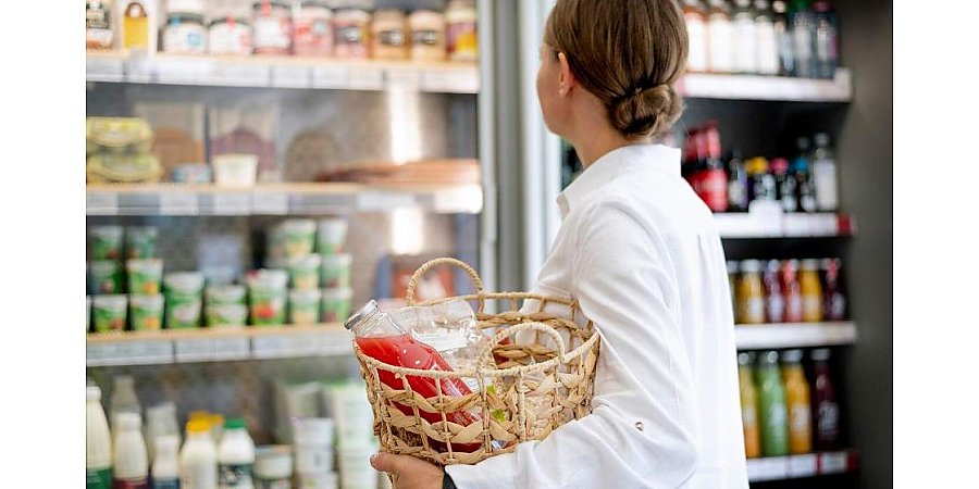 Такого на прилавках быть не должно. В Гродненской области выявлены случаи реализации пищевой продукции с истекшим сроком годности