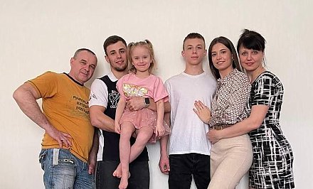 Чужие среди своих. Многодетная семья Недуговых рассказала о госперевороте в Украине и почему Беларусь – рай на земле
