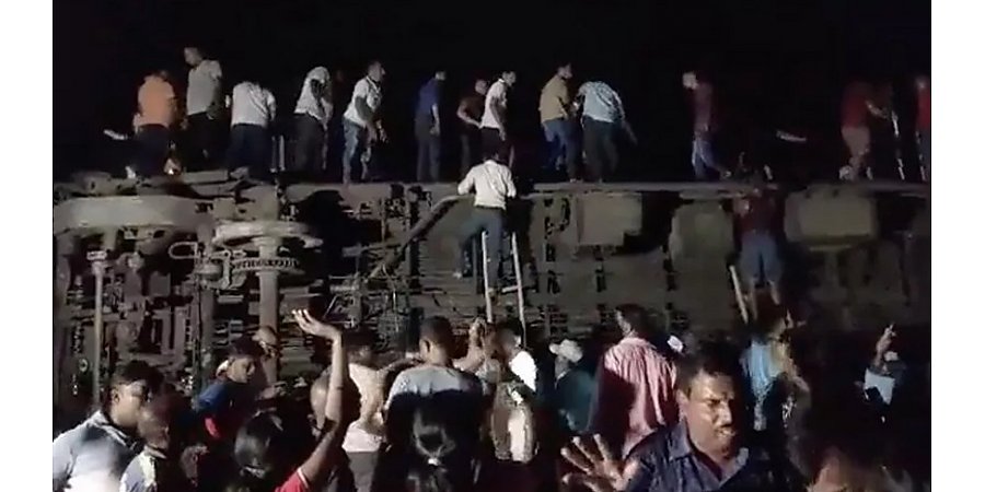 India Today: Число погибших при столкновении поездов в Индии возросло до 200
